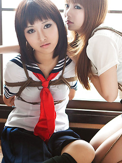 Rope bondage looks sexy on the Japanese schoolgirl in her uniform